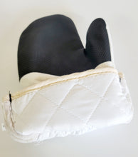 Load image into Gallery viewer, Oven Mitt